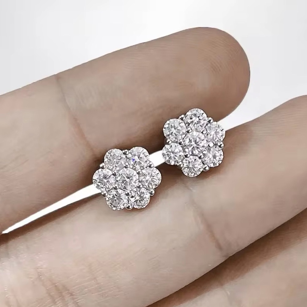 Full 2.5mm D Color VVS1 Moissanite Stud Earrings 1.4CT 7 stones flower earrings - Picture 5 of 7